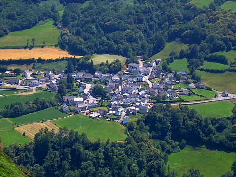 http://www.circuitsderando.com/pyrenees/images/bearn/j1/larrau.jpg