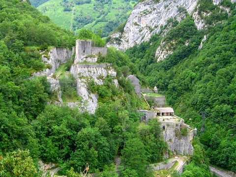 Pyrenees - Bearn - FORT DU PORTALET (758 m)