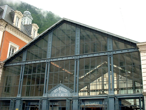 Pyrenees - Hautes Pyrenees - HALLES DE CAUTERETS (930 m)