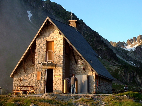 Pyrenees - Hautes Pyrenees - REFUGE D'ILHEOU (1988 m)