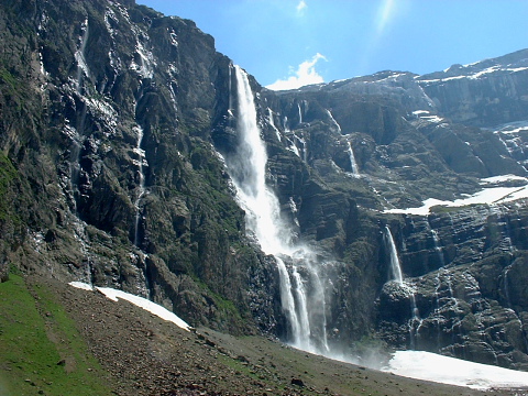 Pyrenees - Hautes Pyrenees - CASCADE DANS LE CIRQUE DE GAVARNIE (1640 m) 