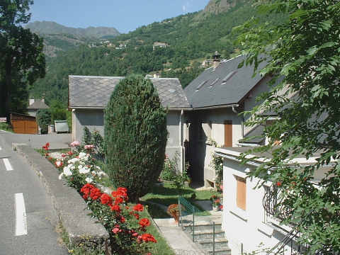 Pyrenees - Hautes Pyrenees - MAISON FLEURIE A GEDRE (1040 m)