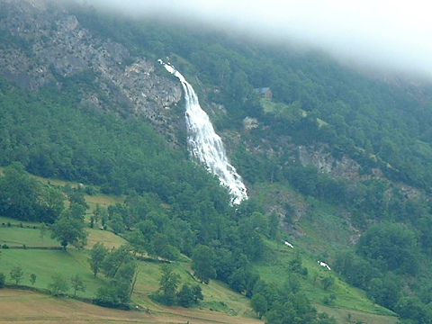 Pyrenees - Hautes Pyrenees - CASCADE DE VIEY (975 m)