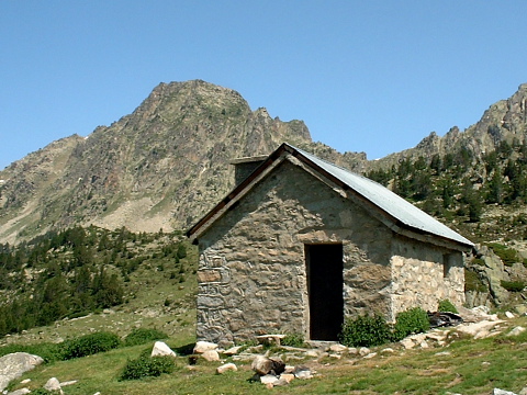 Pyrenees - Hautes Pyrenees - CABANE D'AYGUES CLUSES (1830 m) 