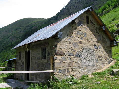 Pyrenees - Tour du Pic du Midi d'Ossau - CABANE BAIGT DE ST COURS (1560 m)
