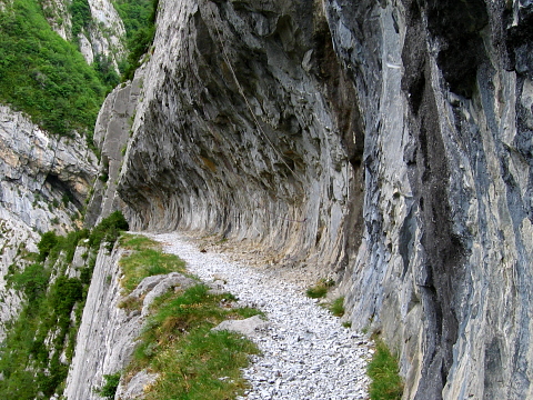 Pyrenees - Tour du Pic du Midi d'Ossau - CHEMIN DE LA MATURE (1041 m)