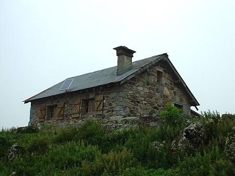 Pyrenees - Tour du Pic du Midi d'Ossau - CABANE DET CAIILAU (1451 m)