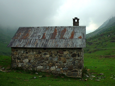 Pyrenees - Tour du Pic du Midi d'Ossau - CABANE DE POURCIBO (1339 m)