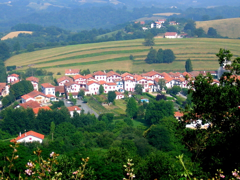 Pyrenees - Pays Basque - AINHOA DEPUIS LE COL DES 3 CROIX (127 m)