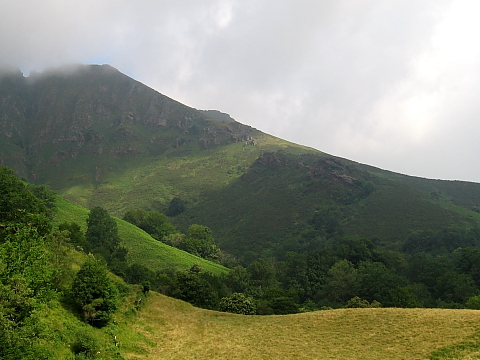 Pyrenees - Pays Basque - MONTEE PIC D'IPARLA (1044 m)