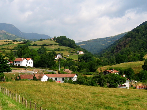 Pyrenees - Pays Basque - VUE GLOBALE DE LEISPARS (161 m)