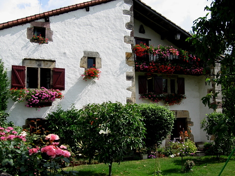 Pyrenees - Pays Basque - MAISON FLEURIE A LEISPARS (161 m)