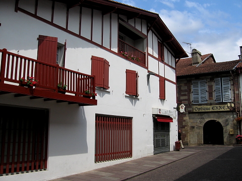 Pyrenees - Pays Basque - ENTREE ST JEAN PIED DE PORT (174 m)