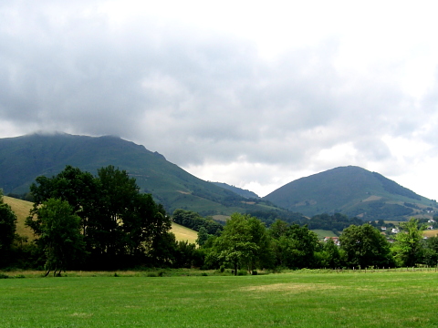 Pyrenees - Pays Basque - MONHOA DEPUIS IROULEGUY (1021 m)