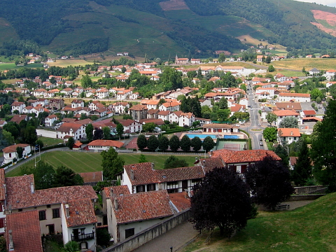 Pyrenees - Pays Basque - VUE GLOBALE ST JEAN PIED DE PORT (227 m)