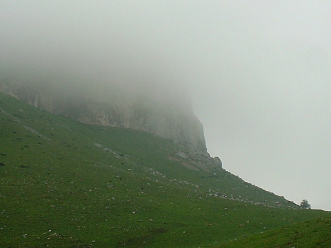 Pyrenees - Pic du Midi - CASQUE DU LHERIS ET BROUILLARD (1595 m)