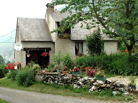 Pyrenees - Pic du Midi - MAISON FLEURIE (830 m)